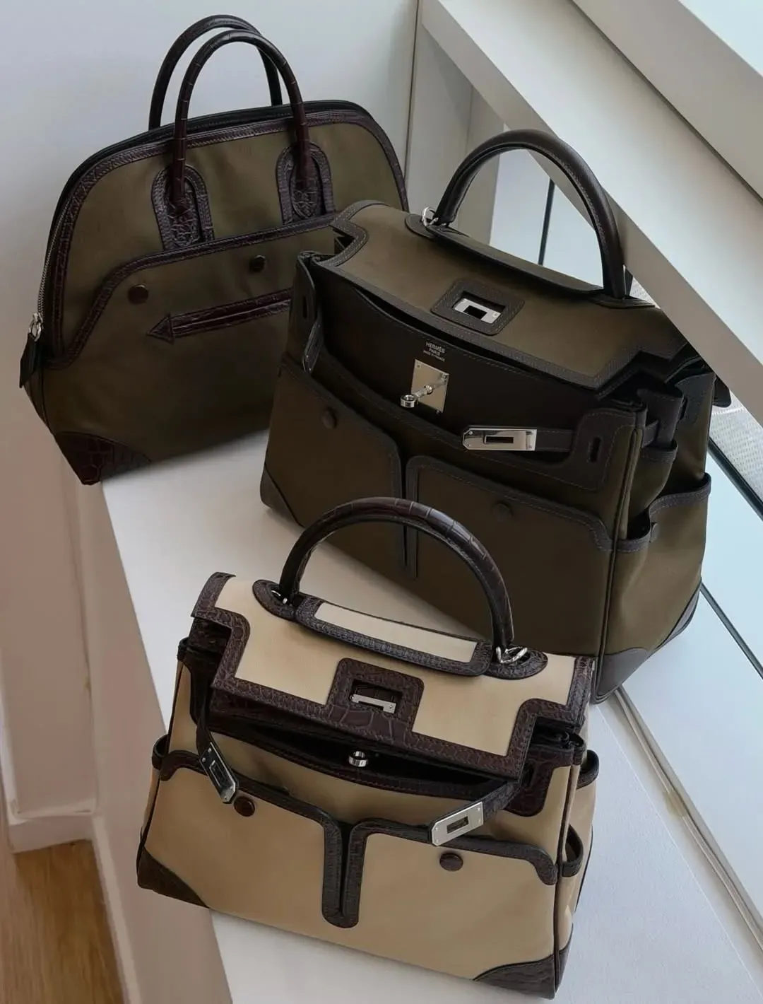 初看之下似乎係全新「Cargo Kelly」款式,但其實只係一個可拆式外層保護套設計。