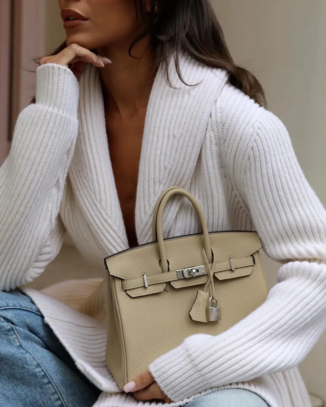 Birkin 25 – 日常外出已足夠圖片示意 Birkin 25 日常外出使用,可放縮骨傘、水樽及基本隨身物品。