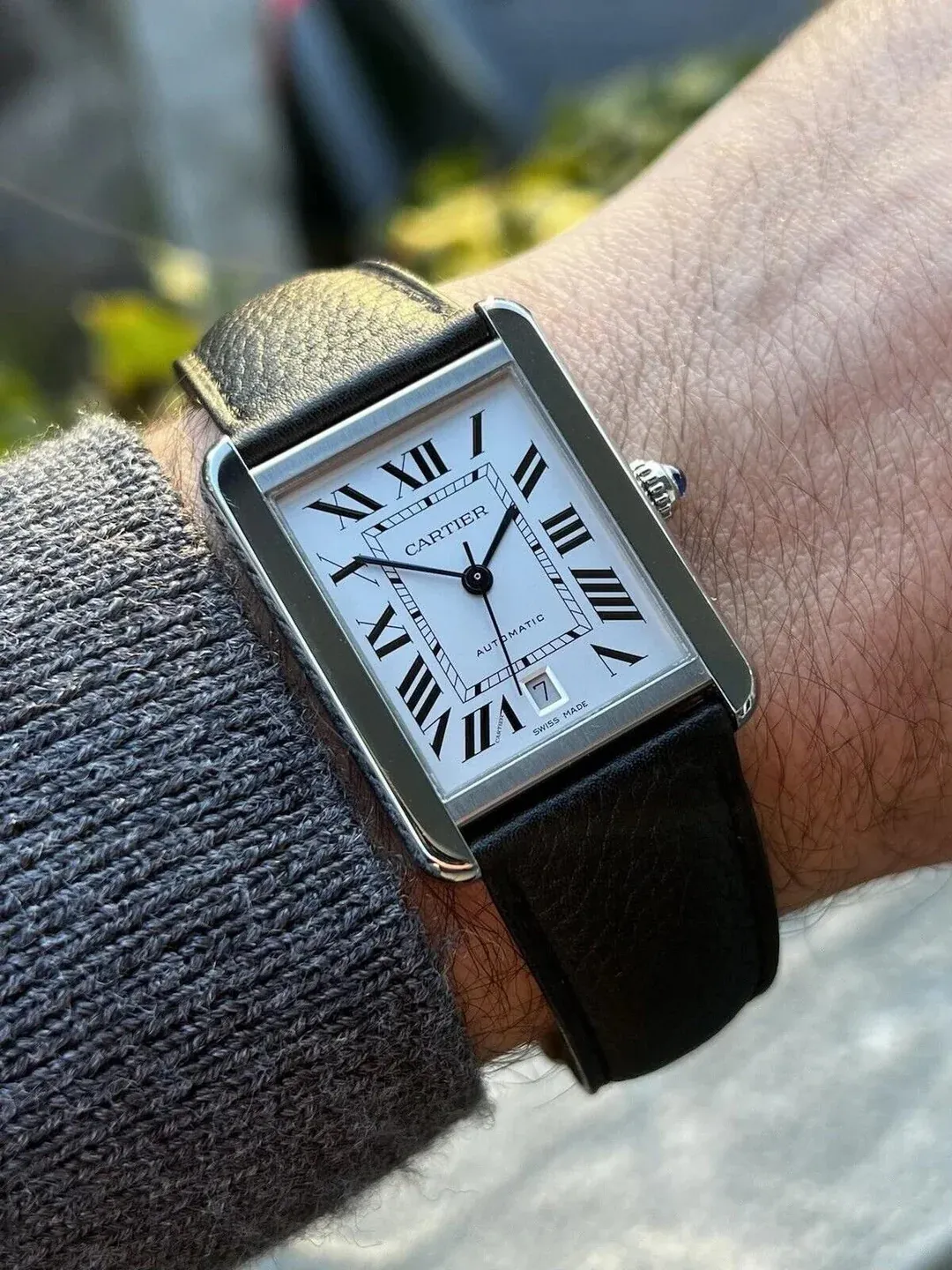 網民於討論區分享對&nbsp;Cartier Tank&nbsp;嘅整體評價，形容其為經典代表，但同時指出並非毫無缺點。
