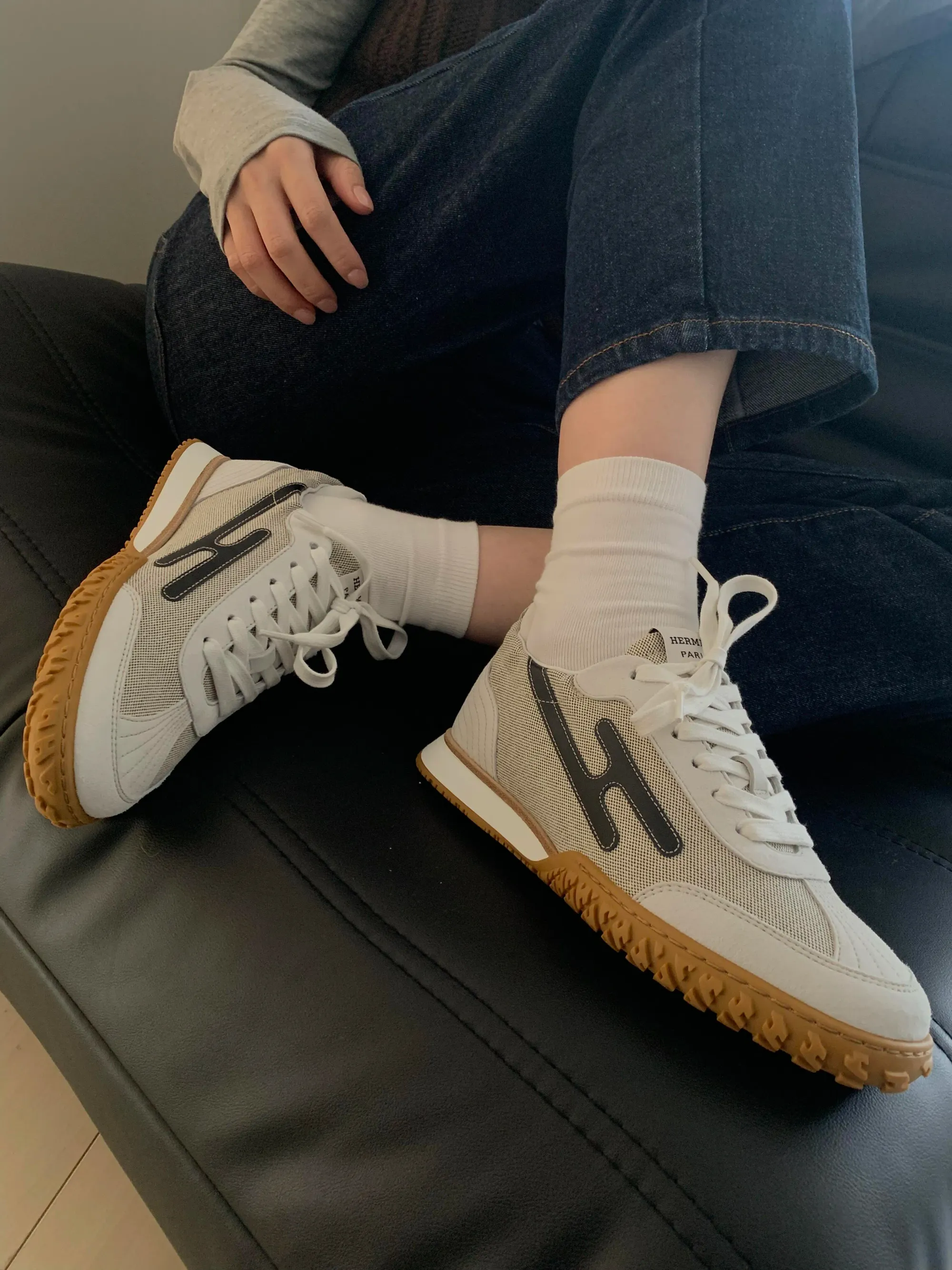 不少用家表示會把&nbsp;Hermès Jet Sneakers&nbsp;當作旅行或城市步行鞋，例如外遊觀光、長時間逛街或日常步行使用。