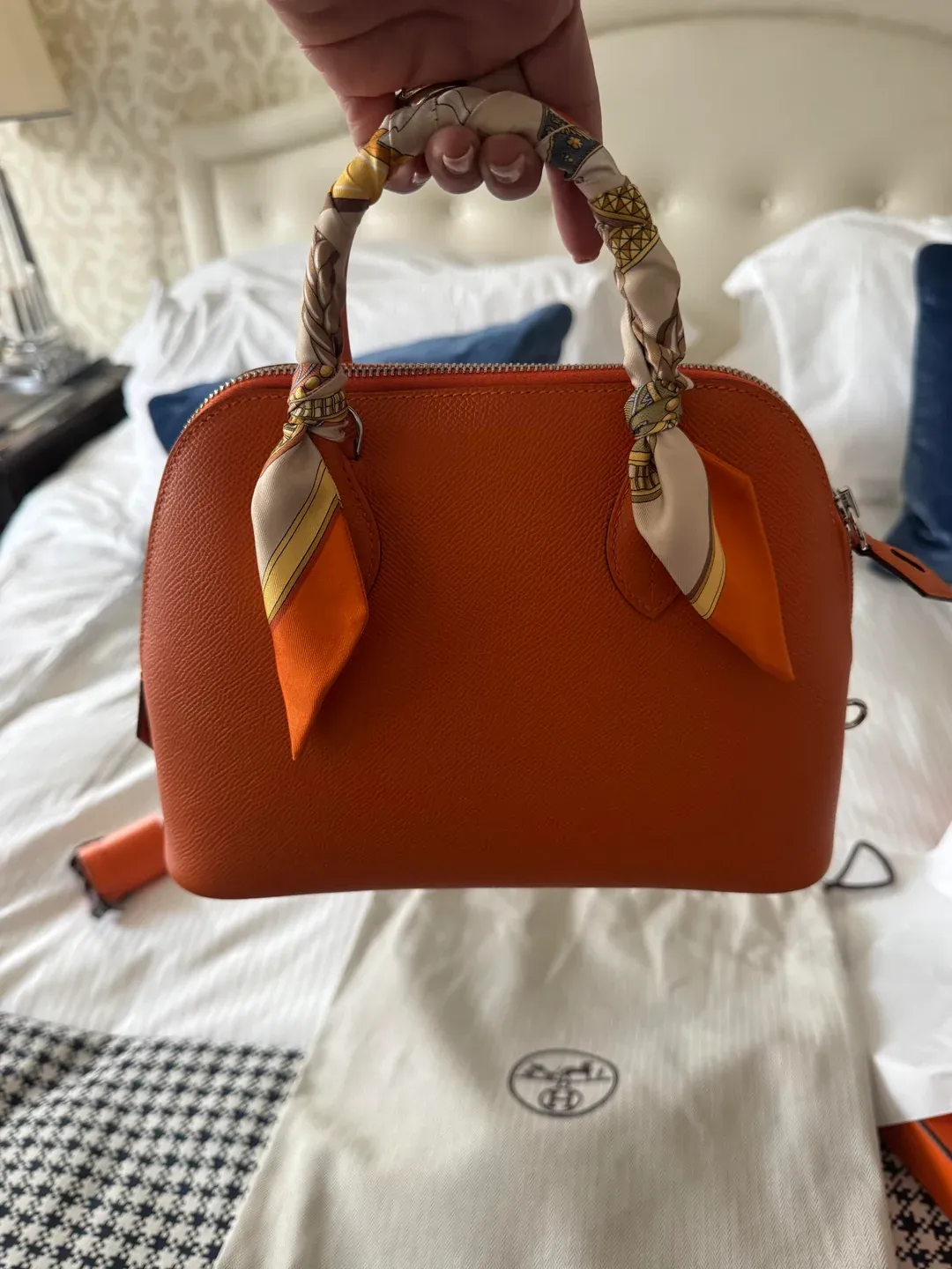 網民同日購入嘅&nbsp;Hermès Bolide 25，橙色款式。