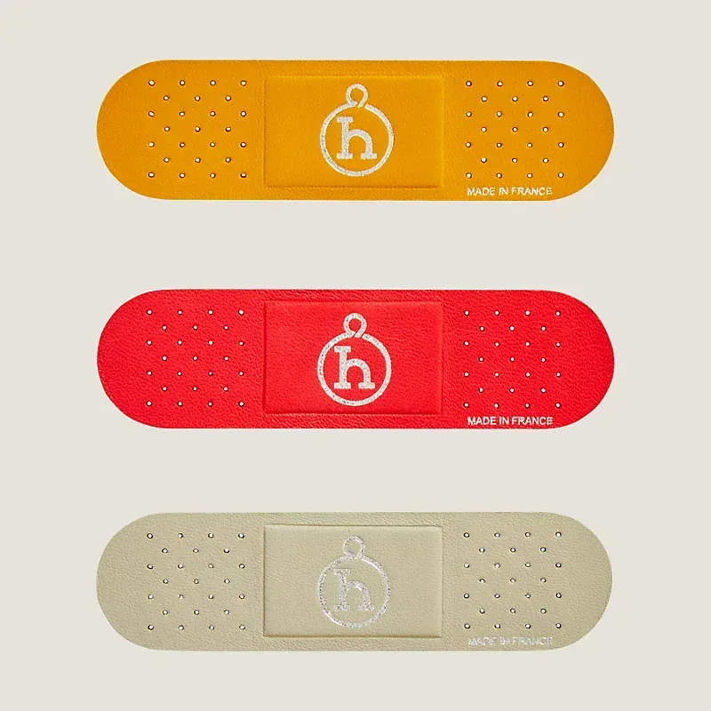 如果冇寫住&nbsp;Hermès，第一眼好容易以為只係普通&nbsp;OK&nbsp;繃，但其實係羊皮製作，仲要賣&nbsp;HKD 1,390（三件）