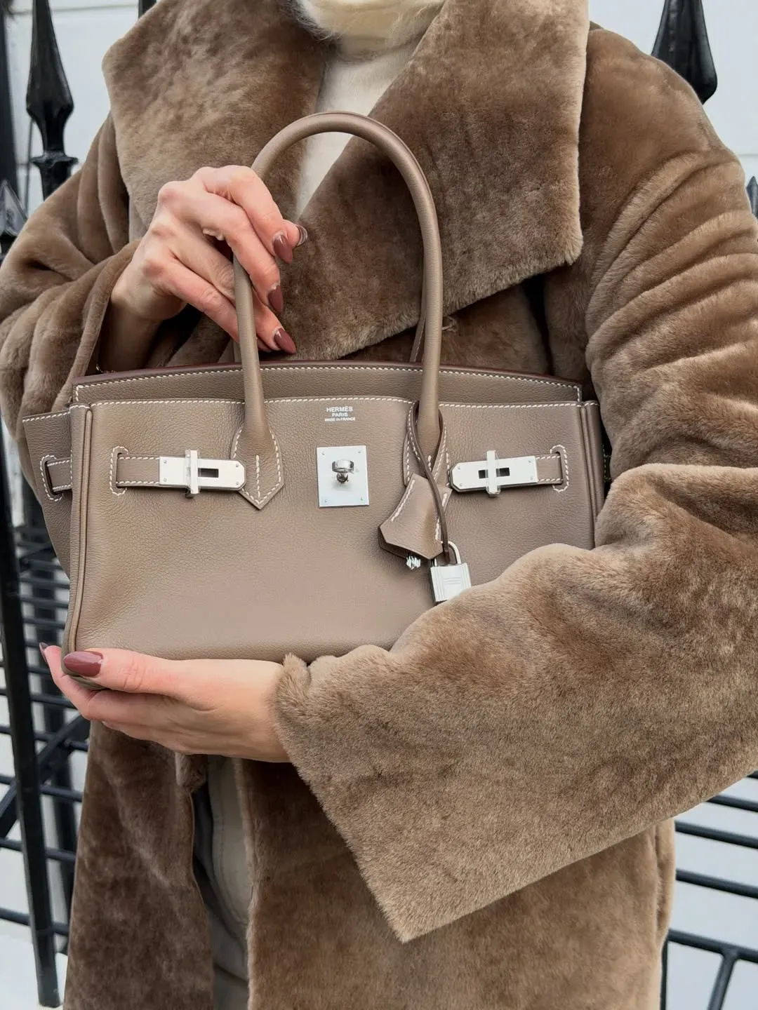 用家普遍認為&nbsp;Shoulder Birkin&nbsp;在實際使用後更見吸引力，與初見時嘅觀感有所不同。