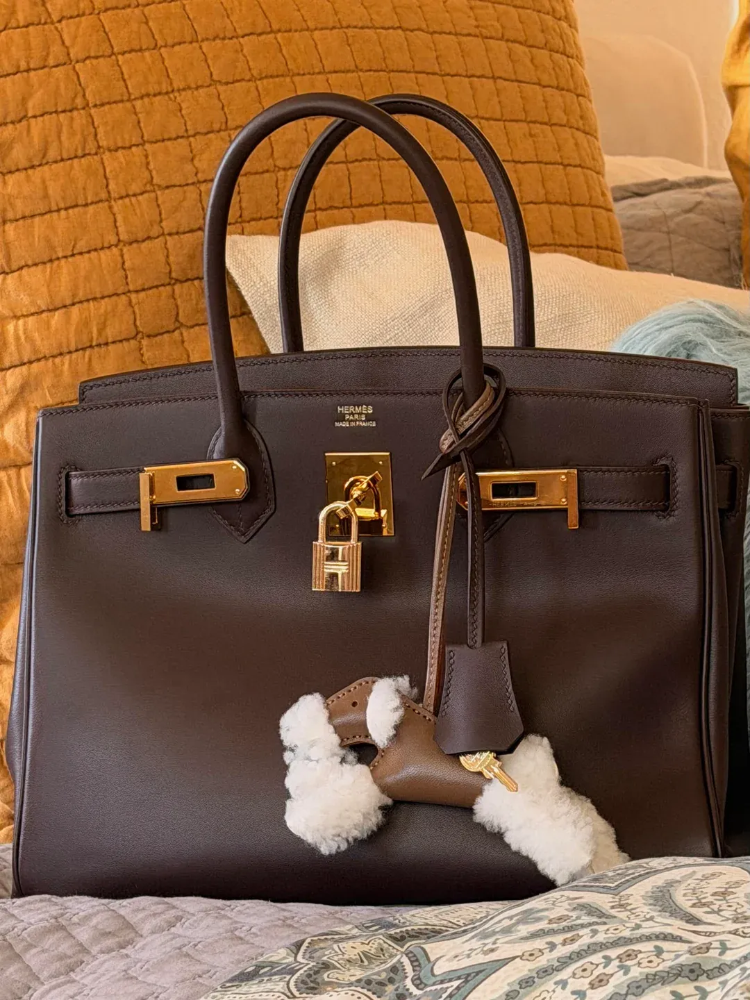 用家分享&nbsp;Hermès Birkin 30 Swift&nbsp;手袋，Chocolate&nbsp;顏色配合細膩皮革質感，柔滑又夢幻，獲唔少用家讚賞。