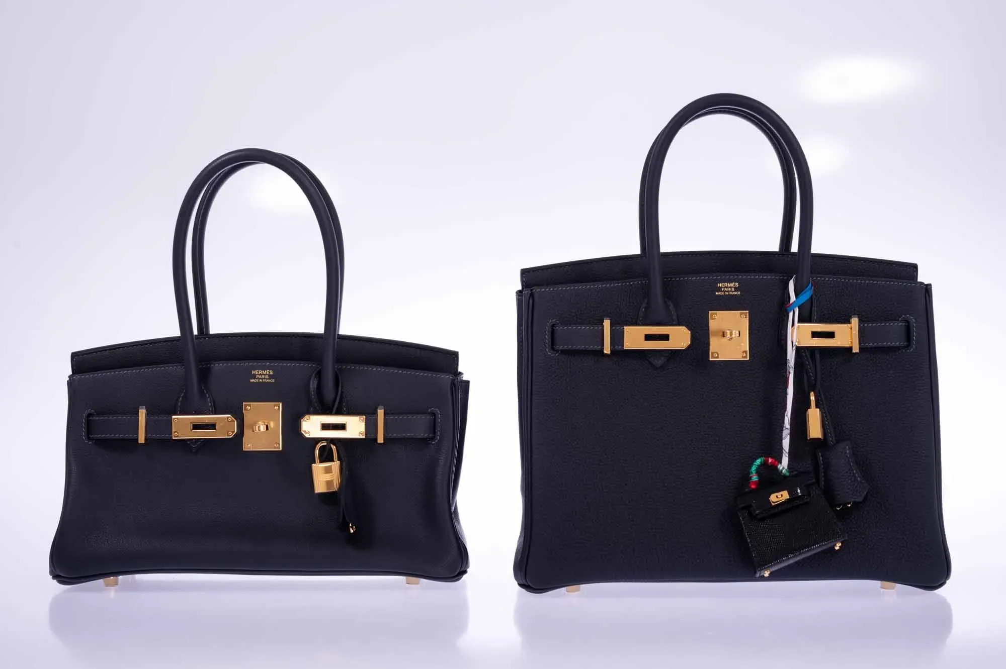 Birkin Shoulder Light 29&nbsp;與&nbsp;Birkin 30&nbsp;對比，前者袋身較扁、設計偏向輕便日常；後者容量較大、結構更傳統，適合需要更高收納量嘅使用情境。