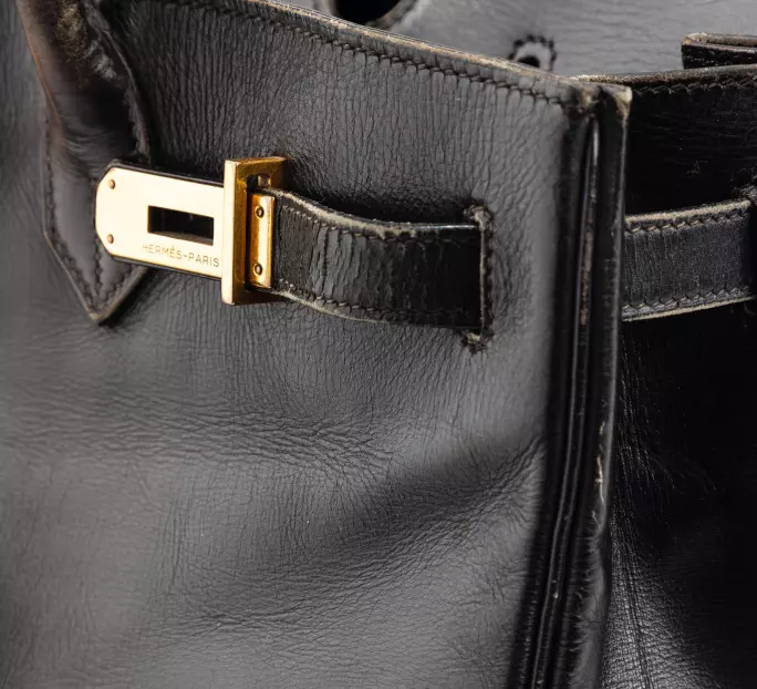 原型&nbsp;Birkin&nbsp;使用閉合金屬圈（Pontet），與量產款上開式設計不同。