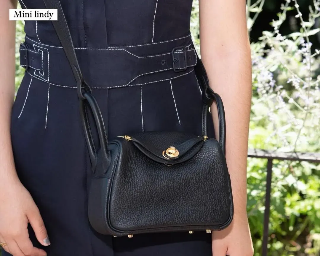 Mini Lindy&nbsp;外形較定型，鼓起較少