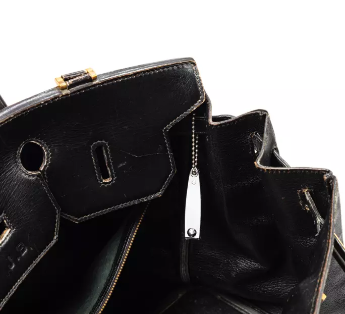 將指甲鉗掛係袋入面方便隨時用