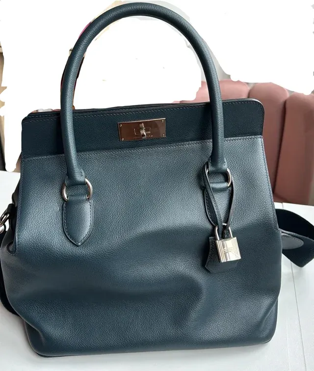 Vert Foncé（Toolbox 26），整體效果接近中性色，但帶有綠色層次