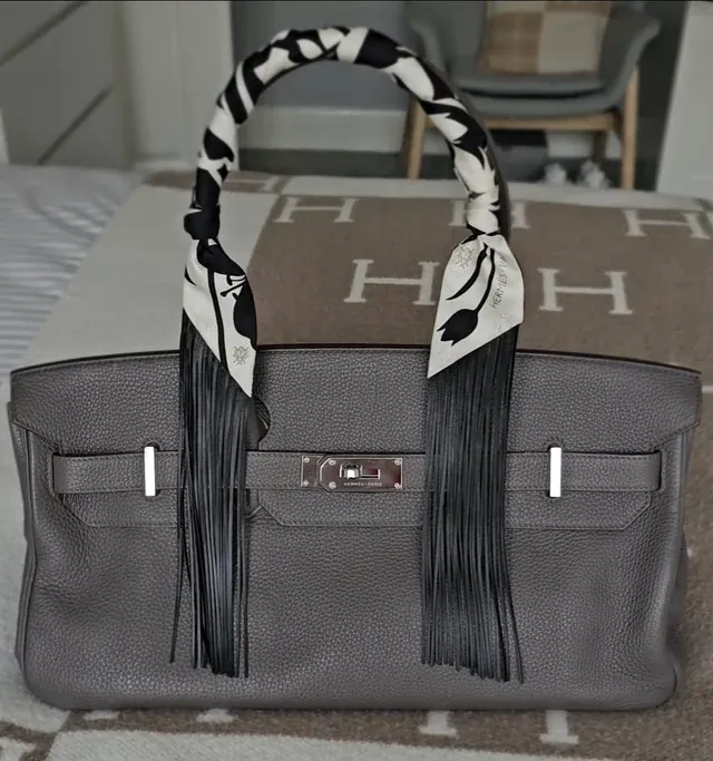 根據用家分享，JPG Shoulder Birkin 42&nbsp;於二手市場仍有流通，價格可達原價約&nbsp;2.5&nbsp;倍，反映其一定收藏需求。