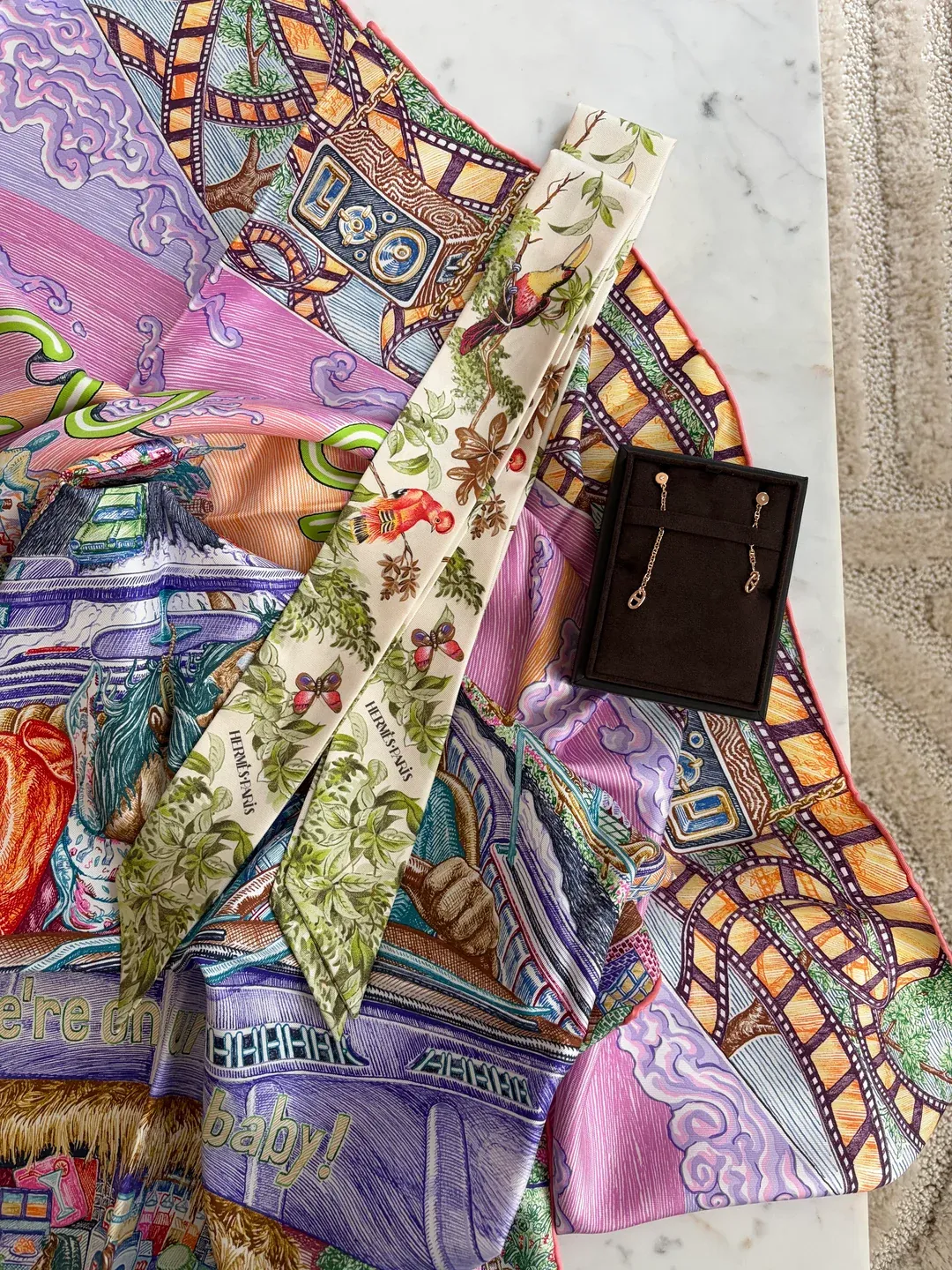 用家於巴黎同時購入其他產品，包括耳環、絲巾及&nbsp;Twilly&nbsp;等，相關消費有機會被記錄於帳戶內，但對&nbsp;QB&nbsp;分配影響未有明確結論。