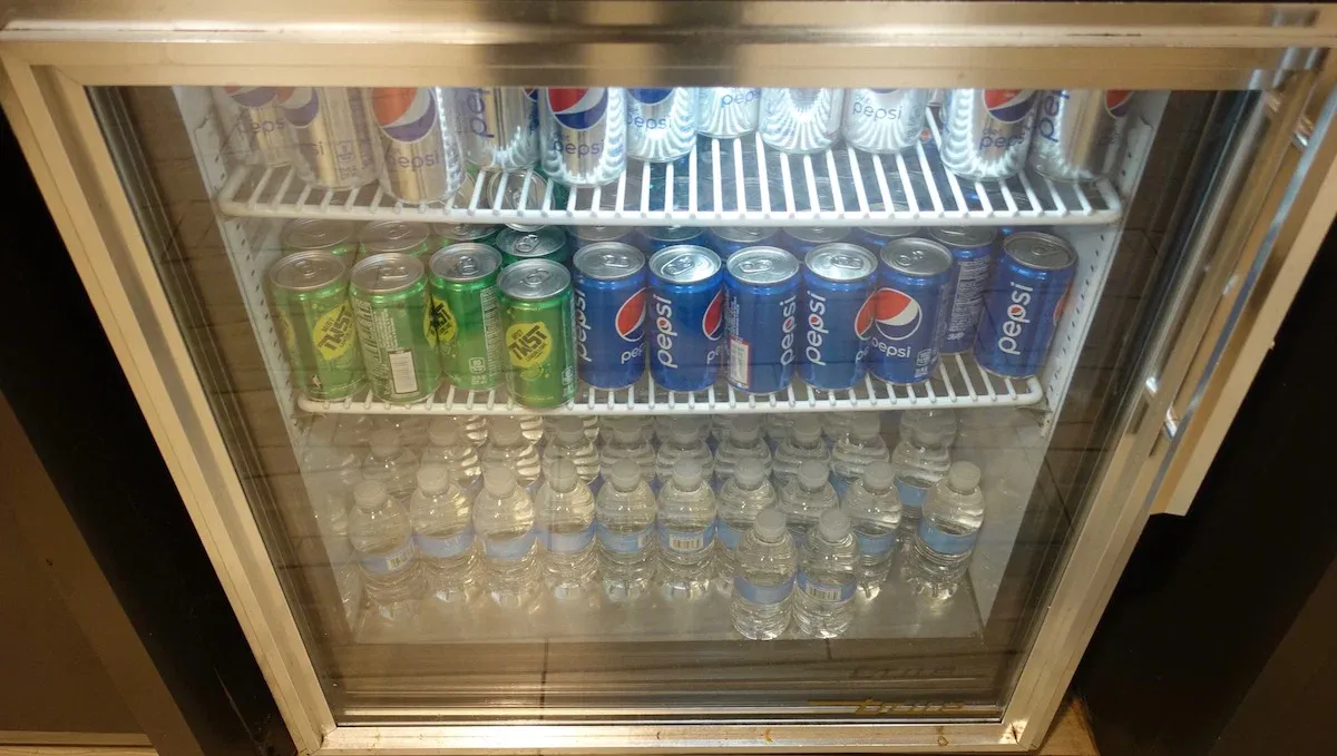 紐瓦克機場萬豪酒店貴賓廳內嘅百事產品