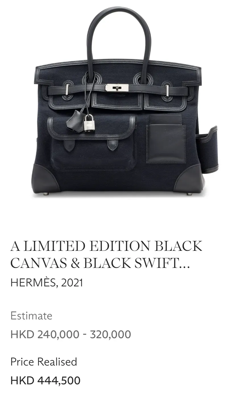 Christie’s 喺 2025 年拍賣呢個 2021 年出產嘅黑色 Canvas 配 Black Swift Cargo Birkin 35,原本估價約港幣 24 萬至 32 萬,最終以港幣 44.45 萬成交,成交價明顯高於估價範圍,反映大型 Cargo Birkin 近年市場需求仍然強勁,熱度亦有持續上升趨勢。