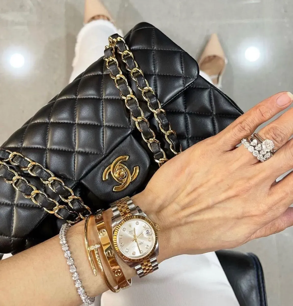 部分網民認為,平時佩戴金色定銀色 jewellery,其實會直接影響 Chanel hardware 選擇。