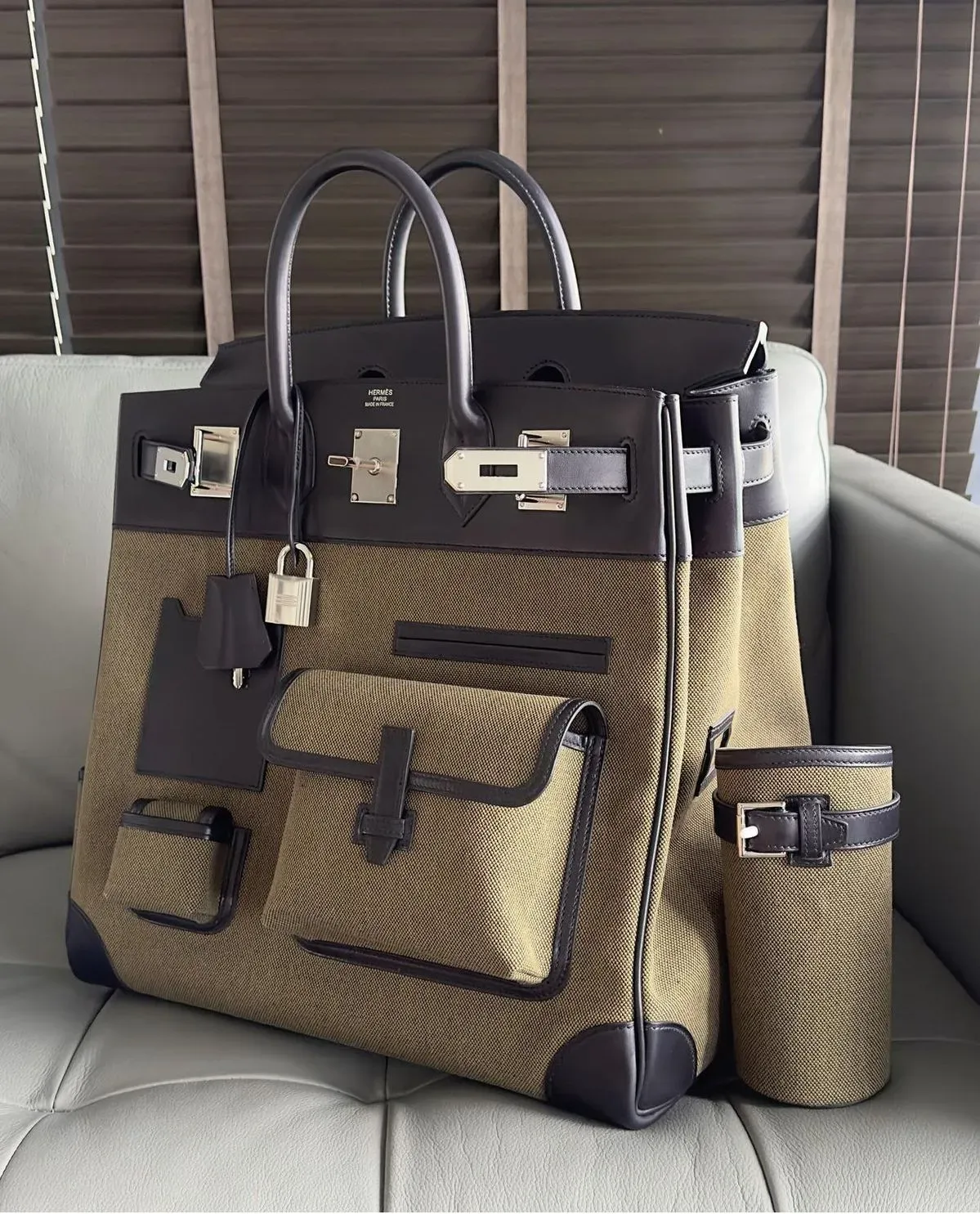 HAC Cargo 40&nbsp;因為外型巨大、功能細節極多，加上產量相對少，愈來愈多人將佢視為展示型收藏袋，而唔單止係日常手袋。