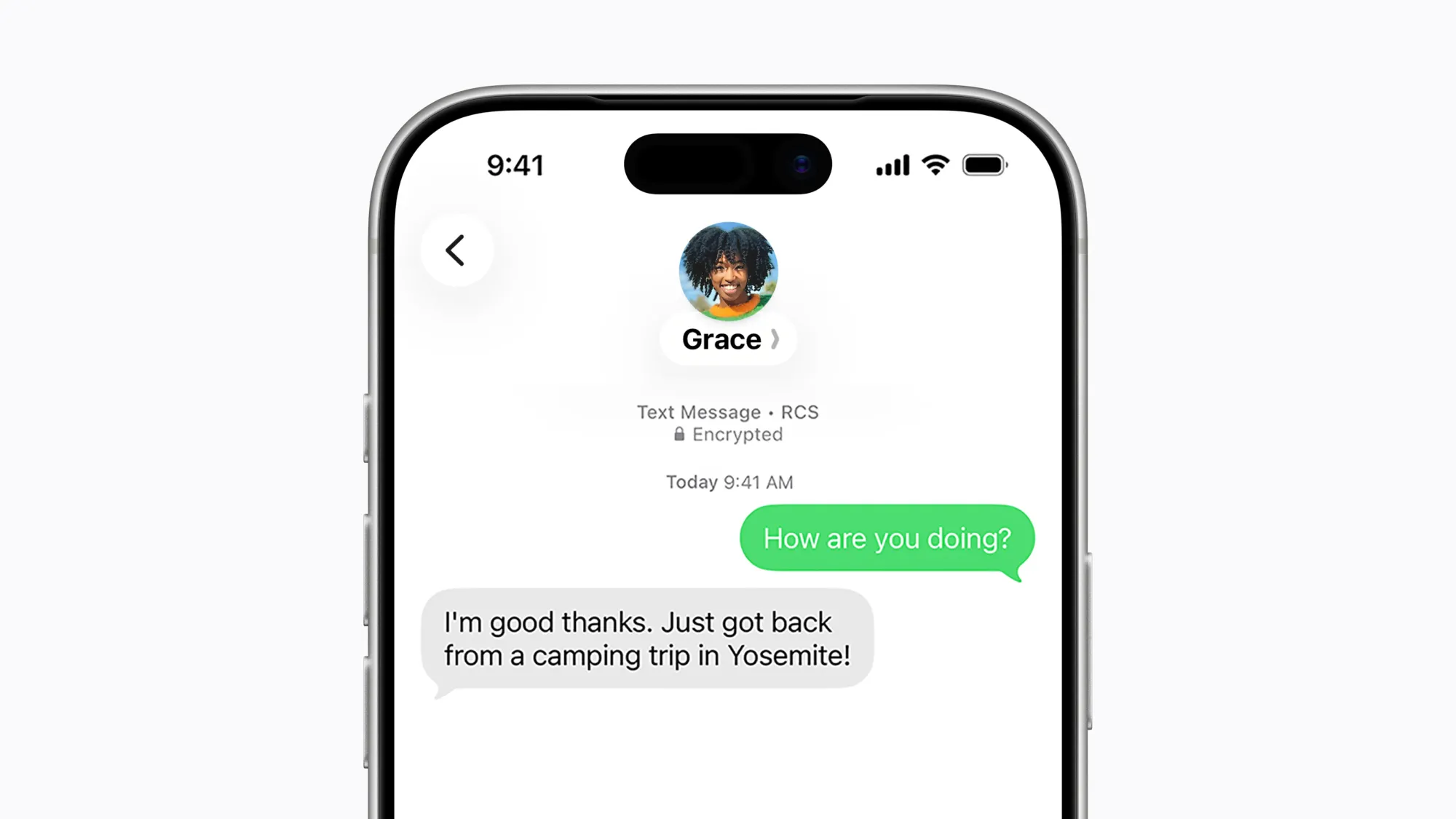 Apple 終於正式引入 RCS(Rich Communication Services)支援。呢個決定可以話係打破咗多年嚟 iPhone 同 Android 用家之間「綠色氣泡」同「藍色氣泡」嘅隔膜。