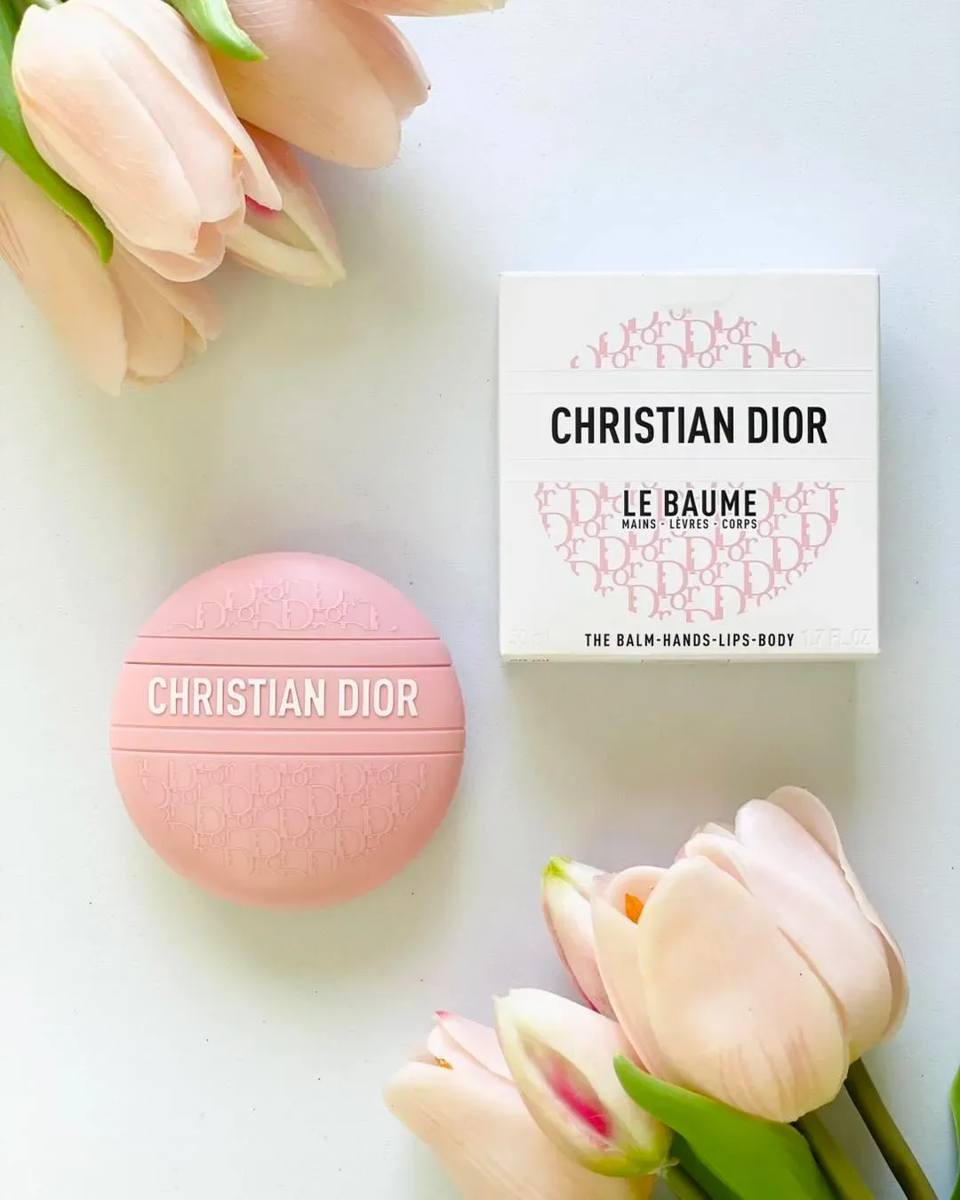 DIOR Le Baume以鵝卵石外形聞名，近年成為品牌最具代表性美容產品之一。