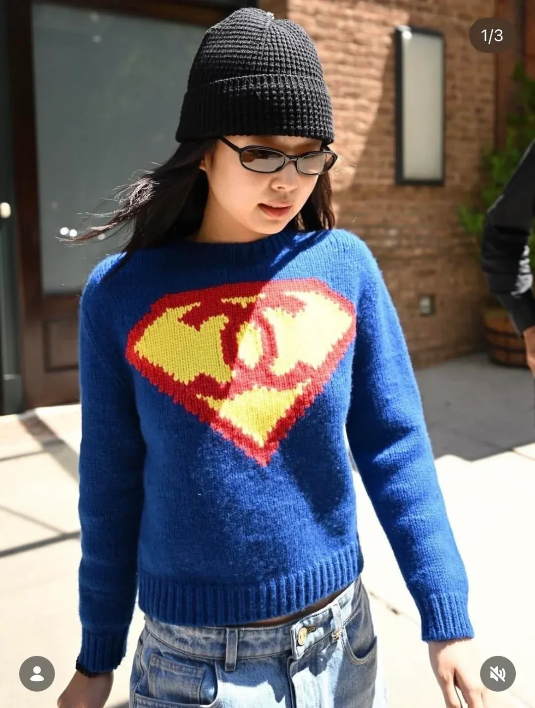 Jennie演繹Chanel Superman冷衫，成為系列曝光初期最受關注造型之一。