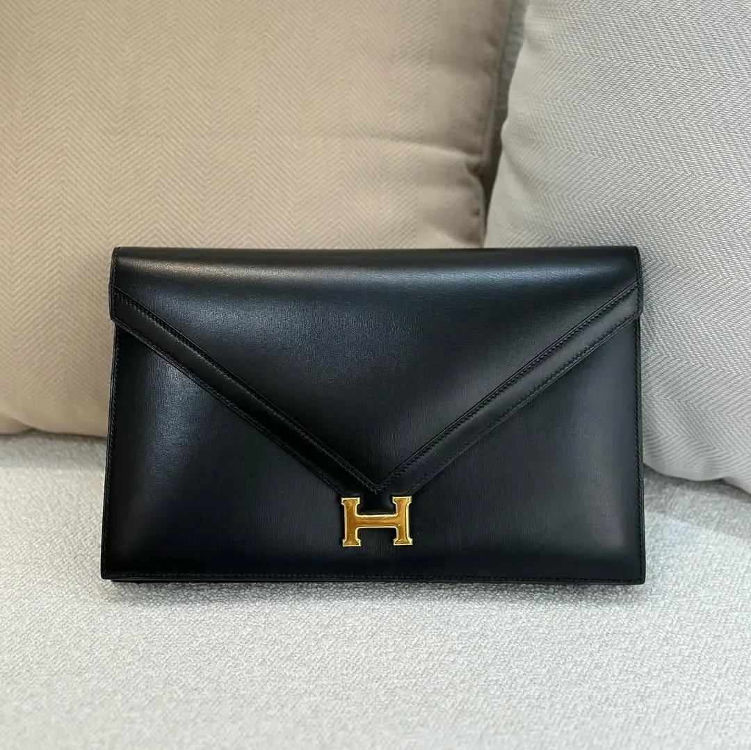 有網民分享Vintage Hermès Lydie Envelope Bag。雖然採用Box Leather製作，但多年後仍然保持A級狀態，反映只要妥善使用同保養，Box Calf亦可以陪伴用家相當長時間。