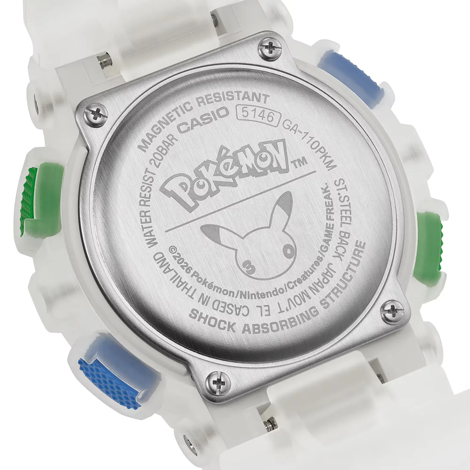 不鏽鋼底蓋特寫。底蓋刻有&nbsp;Pokémon 30&nbsp;週年官方紀念標誌，進一步突顯其紀念版本身份。