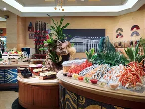 酒店設有餐廳及酒吧設施,提供早餐、自助餐及多款餐飲選擇。