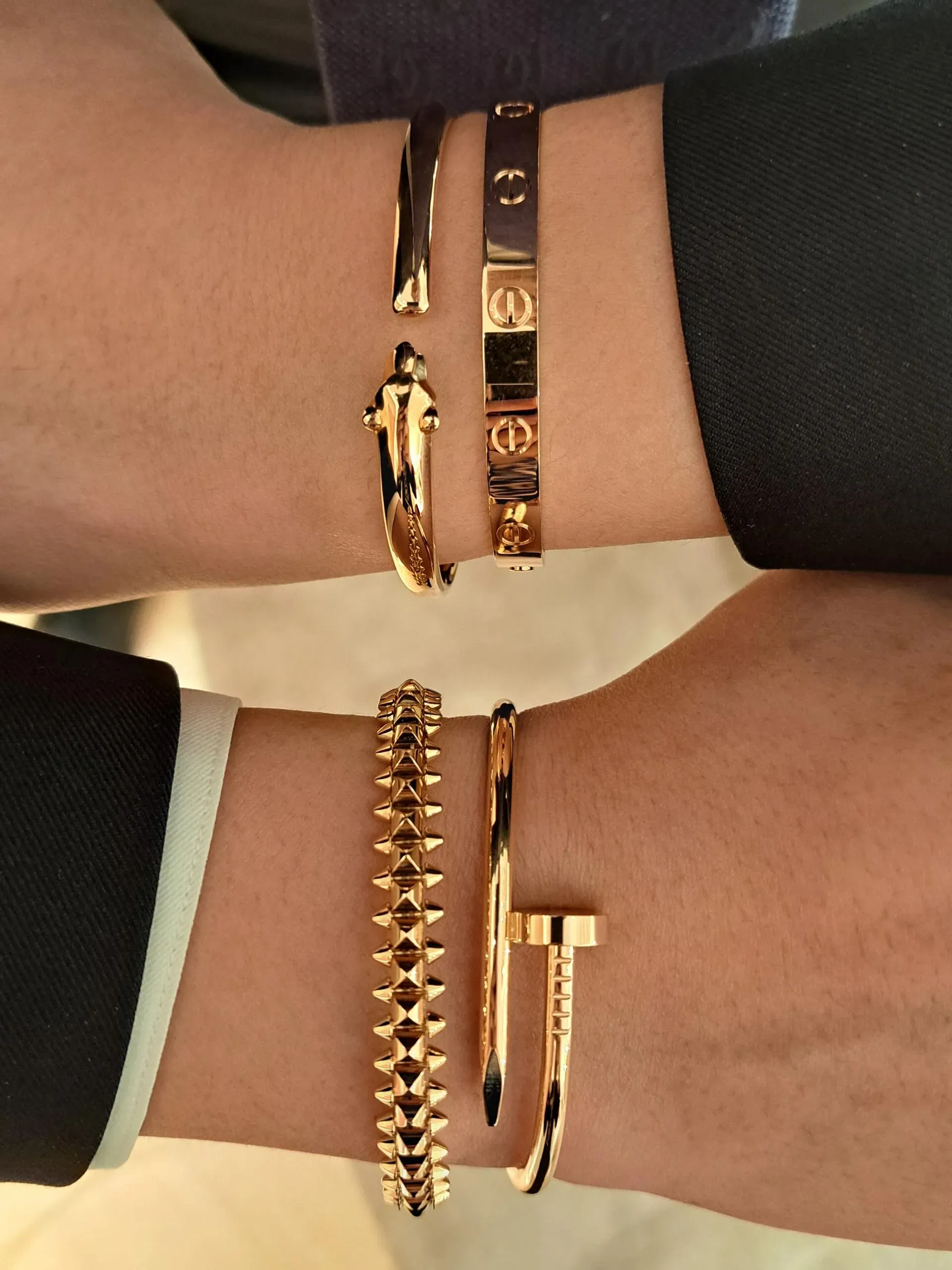 Cartier 四大經典手鈪系列同場比較。(上排)Love Bracelet 及 Panthère Bracelet;(下排)Juste un Clou 及 Clash de Cartier。四個系列風格各異,而以豹元素為核心嘅 Panthère,近年重新成為不少品牌愛好者討論焦點。
