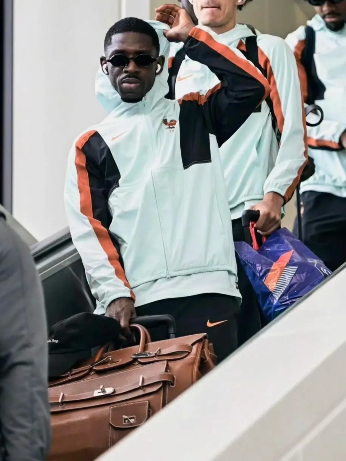 Ousmane Dembélé使用Hermès HAC Multi-Pocket旅行袋。