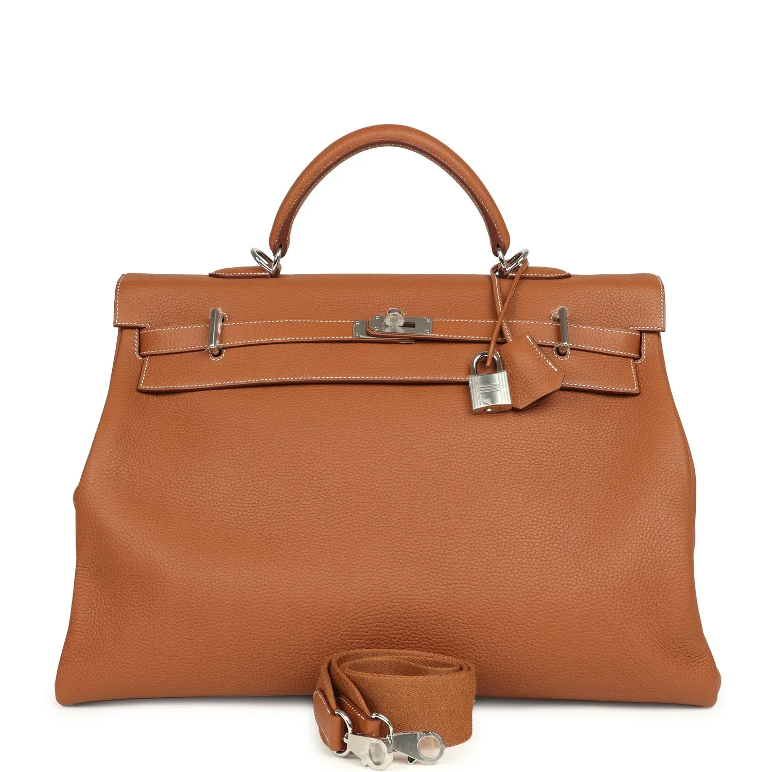 Gold Clemence Kelly Voyage 50。大型袋身配合 Clemence 皮革,仍然保留一定輪廓感。(Voyage 圖)
