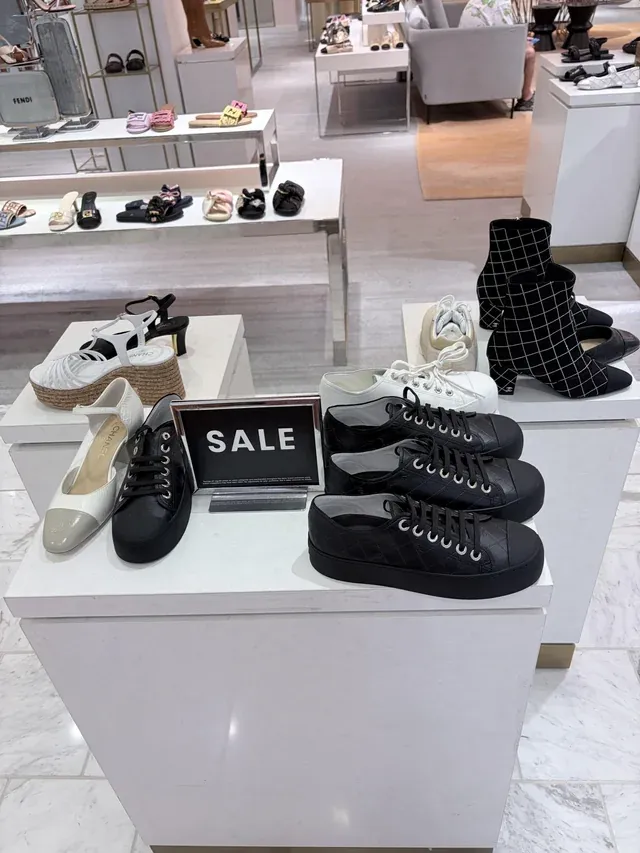 美國休士頓（Houston）Neiman Marcus&nbsp;百貨有網民分享，CHANEL Summer Markdown&nbsp;現場鞋履主要集中於&nbsp;38&nbsp;號尺碼，熱門尺碼選擇相對有限。