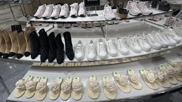 另一位美國網民亦分享，自己當地&nbsp;Neiman Marcus&nbsp;嘅鞋履供應情況相若，可見不同地區嘅&nbsp;Markdown&nbsp;庫存及尺碼分布都有機會存在差異。