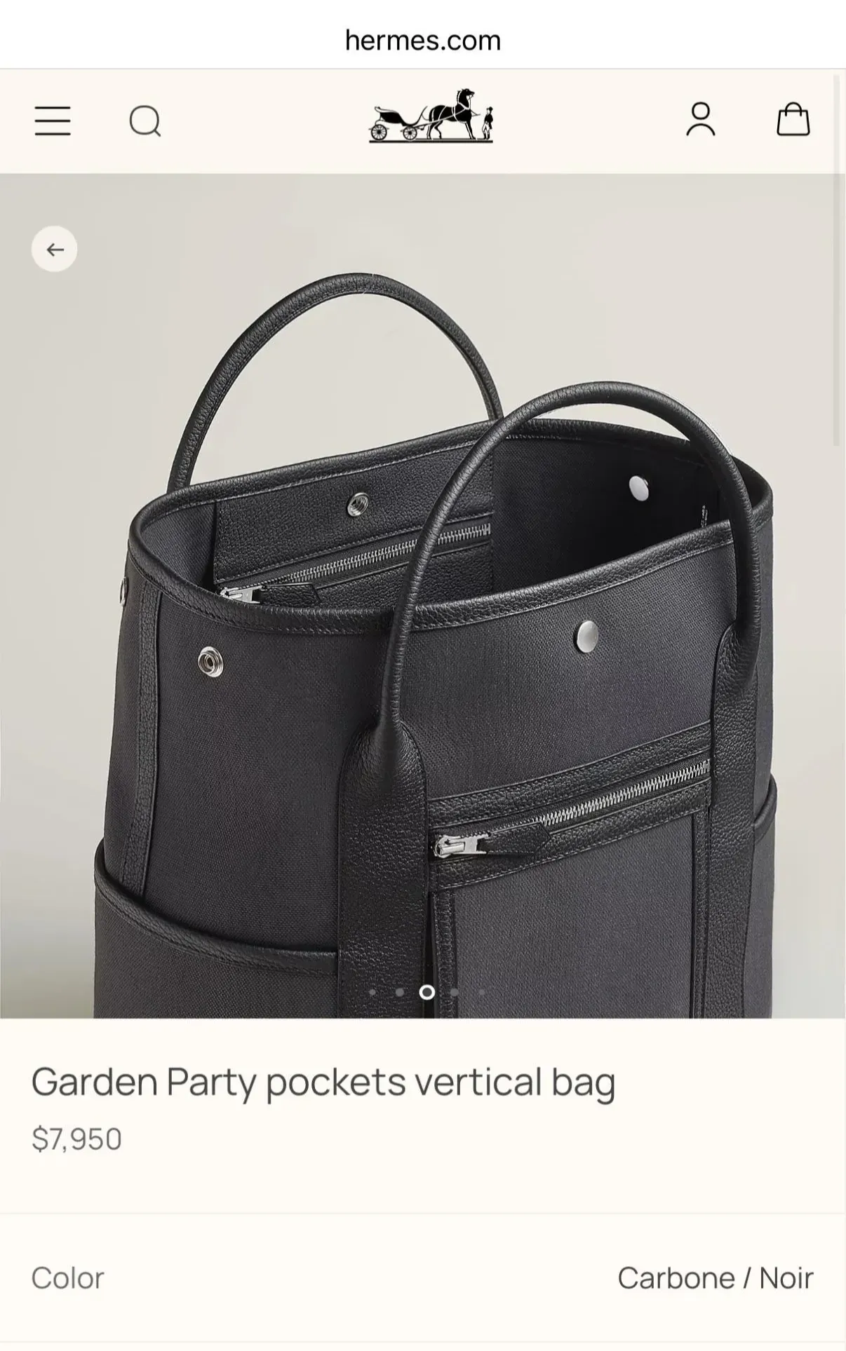 Hermès 2026系列 Carbone(炭灰)Garden Party Pockets Vertical Bag官方圖片。Carbone屬帶冷調藍灰感嘅深炭灰色,顏色介乎深灰與黑色之間,整體比Etain更冷調,亦較Ardoise展現更深沉嘅灰色層次。