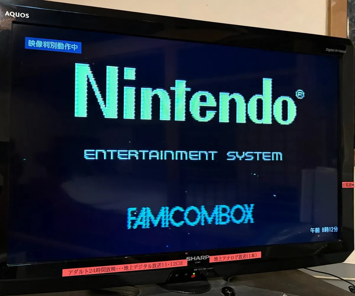 酒店房間已經換上現代化嘅液晶體電視（LCD TV），導致需要依賴舊式顯像管電視運作嘅光線槍（Zapper）無法使用。