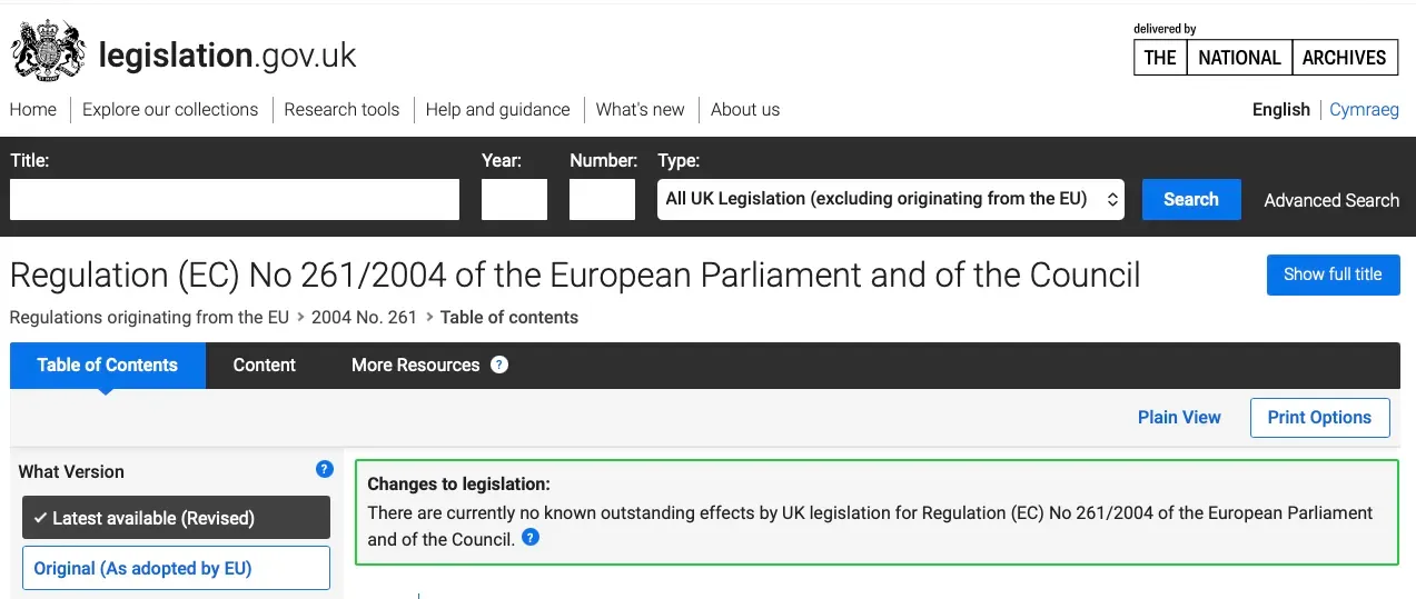 根據英國現行嘅航空消費者權益法規(UK261),如果航班取消或延誤導致乘客比原定時間遲四小時以上抵達目的地,每位乘客有權向航空公司索償520英鎊(折合約696美元)。