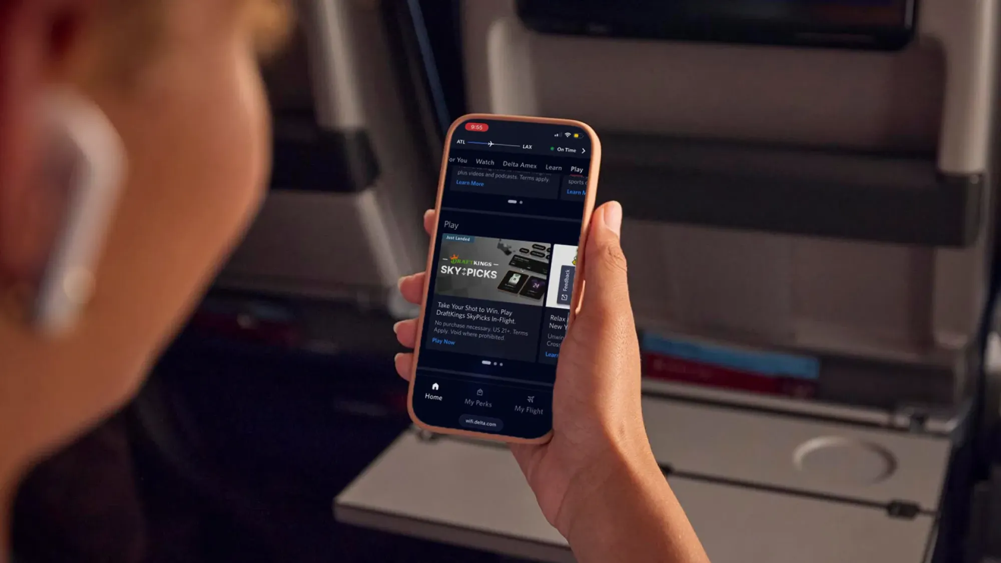 達美航空(Delta Air Lines)聯同網上體育娛樂公司DraftKings正式推出名為「SkyPicks」嘅機上體育預測遊戲。