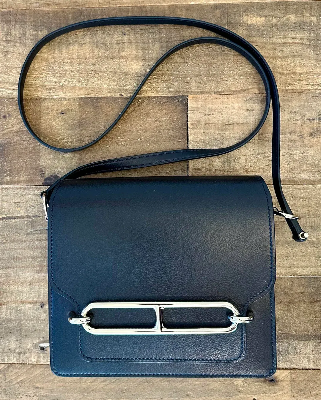 有收藏者分享，透過&nbsp;Hermès Online&nbsp;成功購買手袋，並選擇到&nbsp;Boutique&nbsp;取貨，反映部分地區除送貨外，亦提供門市自取安排。