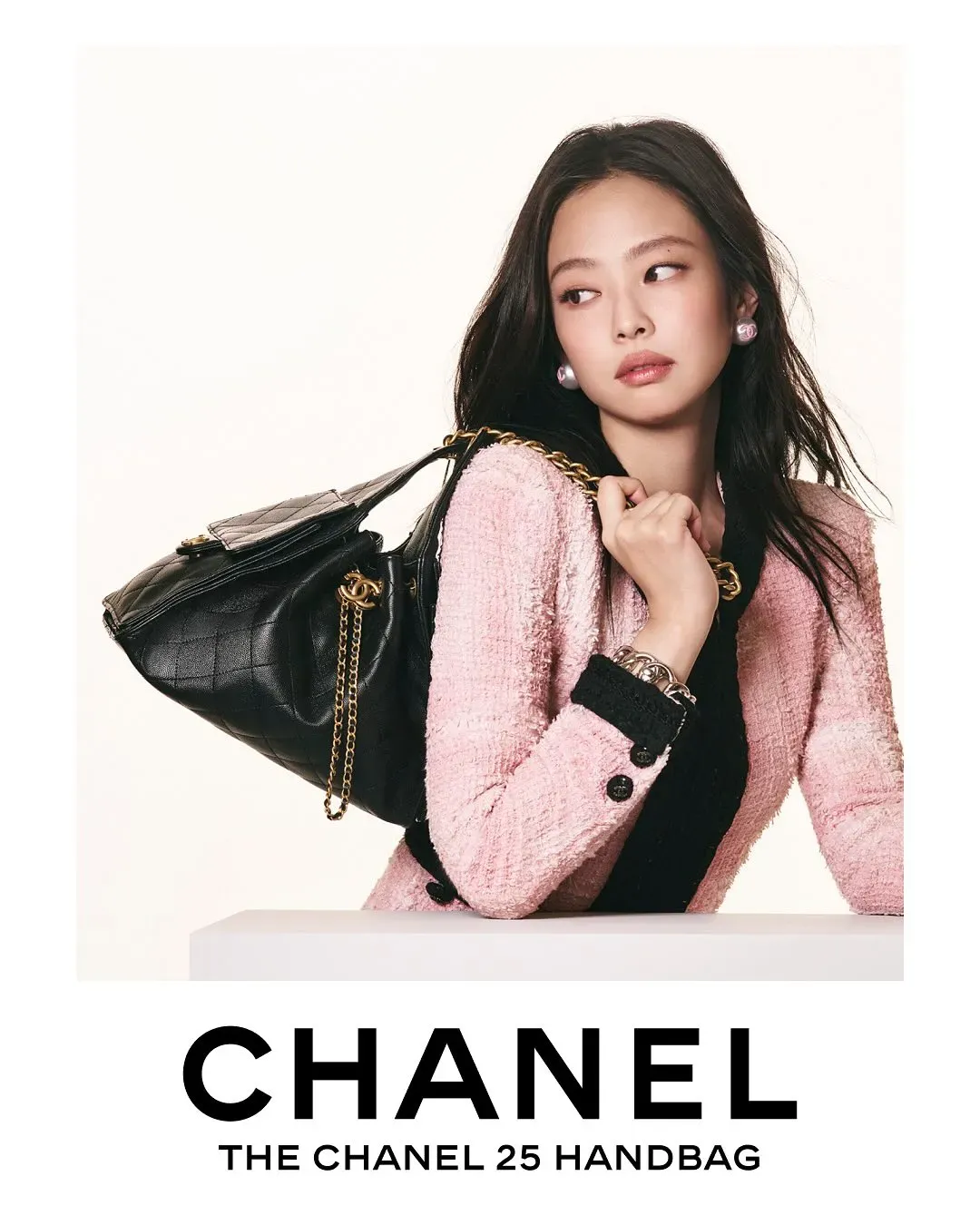 第一個&nbsp;Chanel&nbsp;對唔少收藏者嚟講，除咗係經典手袋，亦可能代表人生其中一個重要里程碑，因此入手時機一直係收藏圈常見討論話題。