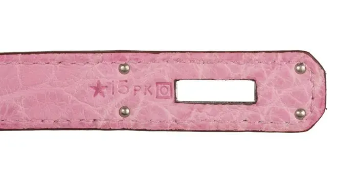 有收藏者整理多款&nbsp;Hermès Artisan Marks（工匠刻印）及收藏圈常見解讀，其中&nbsp;⭐&nbsp;星形被部分收藏者認為代表資深工匠；不過&nbsp;Hermès&nbsp;一直未有公開確認相關說法。