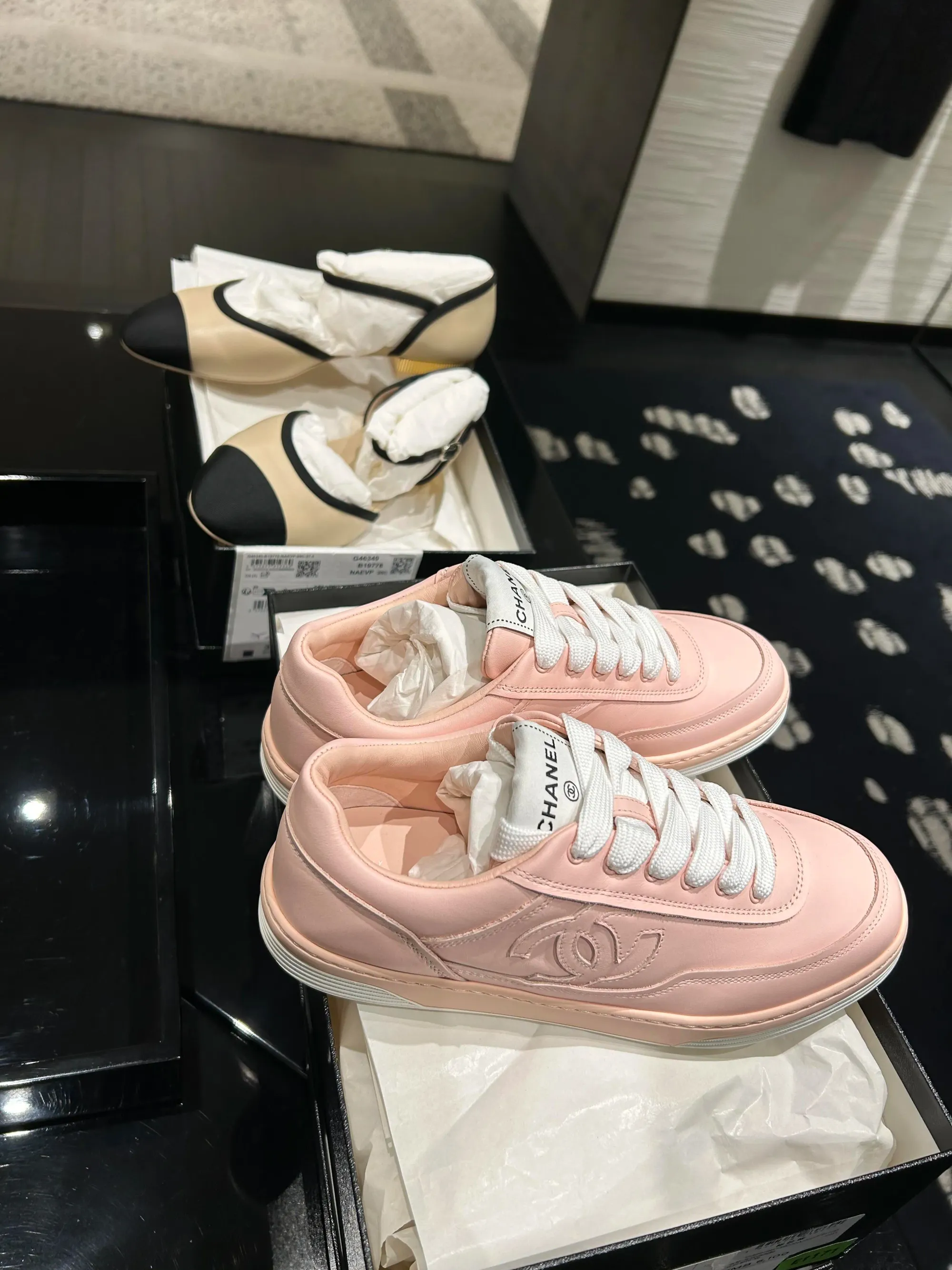 上海 CHANEL 2026 Summer Markdown 現場分享。收藏者成功找到 38.5 碼鞋款,形容屬於現場較難遇到嘅尺碼選擇之一。