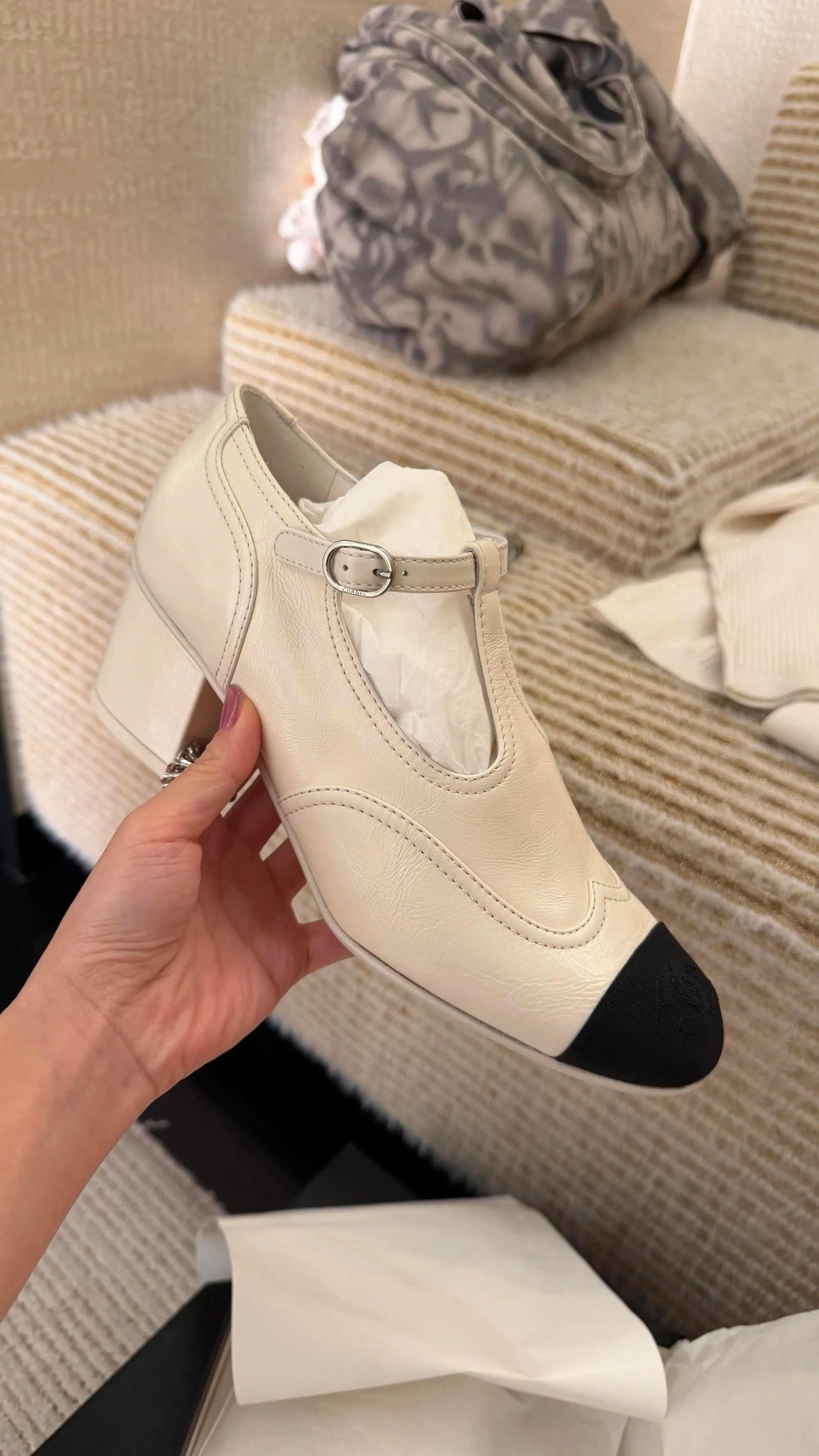 上海 CHANEL 2026 Summer Markdown 現場分享。收藏者表示,部分短粗跟鞋款式仍然具吸引力,反映Markdown 商品之中仍可能存在值得留意嘅款式。