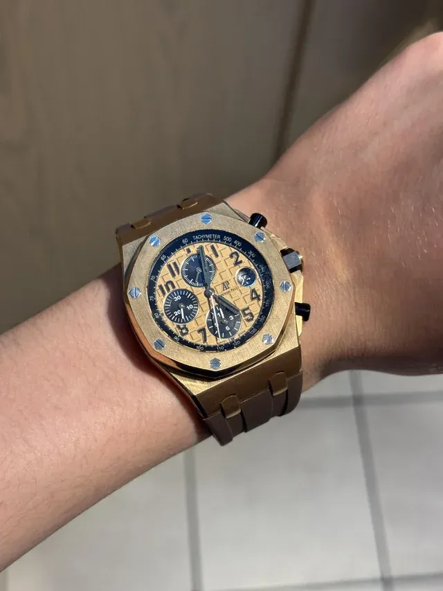 海外收藏家在討論區分享不同年代Royal Oak Offshore作品,並就2000年代、2010年代及近年系列的設計方向發表不同看法。