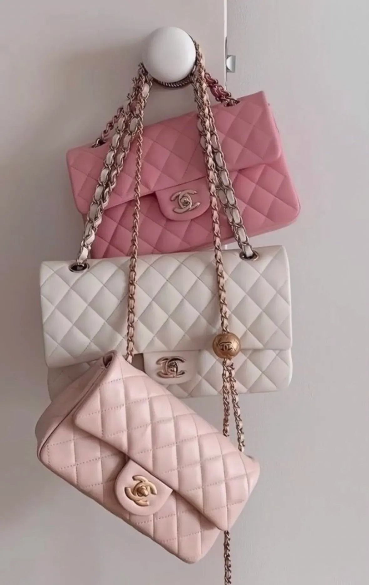 Classic Flap&nbsp;一直係&nbsp;Chanel&nbsp;最具代表性款式之一，不少收藏者都會將佢列入人生第一個&nbsp;Chanel&nbsp;候選名單。