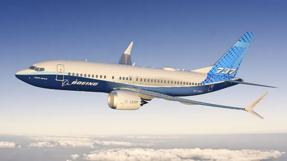 美國聯邦航空管理局(Federal Aviation Administration, FAA)喺8月3日正式向波音(Boeing,股票代號:BA)發出修訂後嘅型號合格證(Amended Type Certificate)以及更新嘅生產限制紀錄,標誌住波音737 MAX 7終於獲得載客飛行嘅批准。