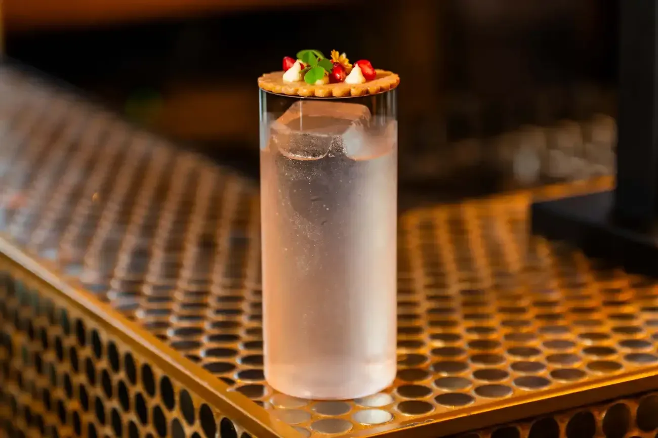 冠軍Saencharusuchit Phichitchai現任曼谷瑞吉酒店酒吧主管。