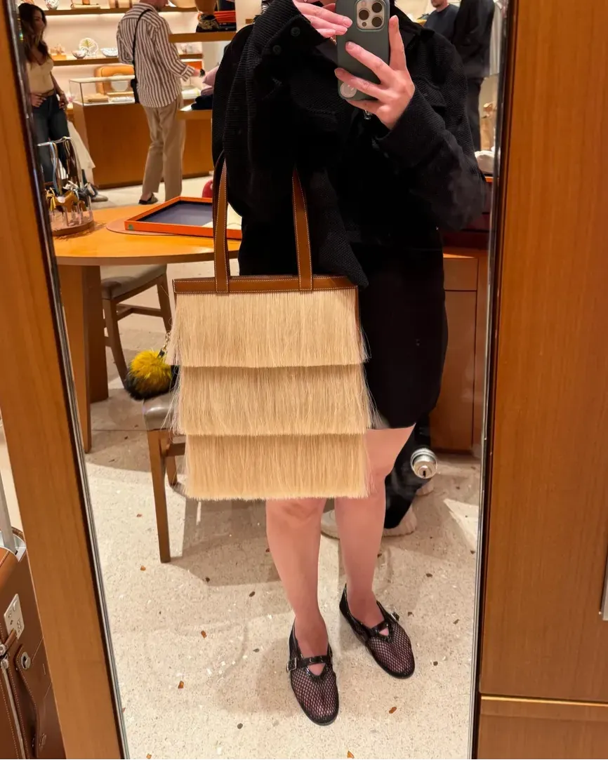 收藏家分享,自己最終婉拒約18萬元嘅Cabas Corricolo,其後成功獲配Birkin 35,認為收藏Hermès作品仍應以個人喜好及使用需要作為首要考慮。
