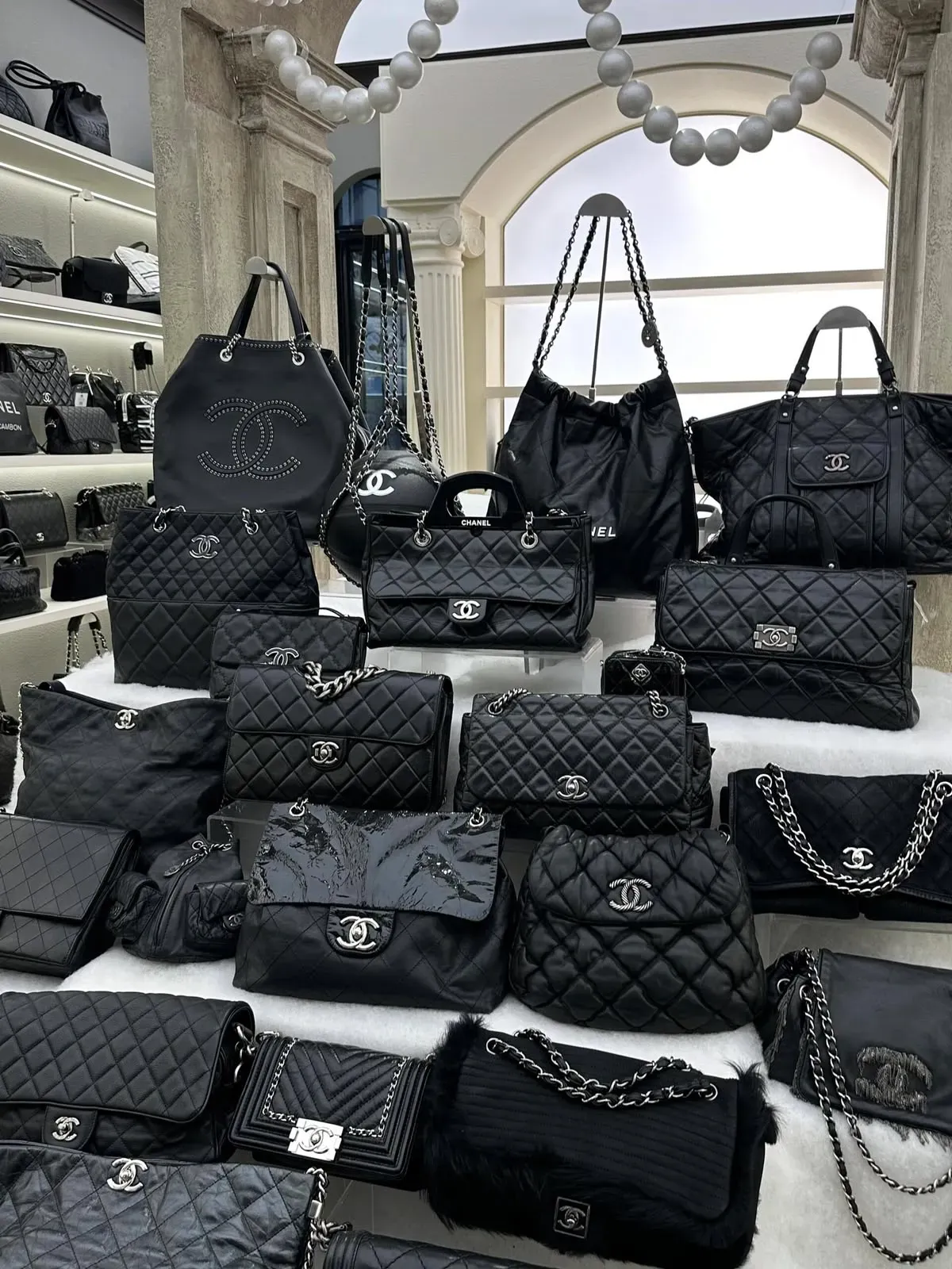 Chanel過去推出過多款曾經人氣高企嘅袋款,包括Boy、19及22。佢哋今日嘅市場討論度各有不同,亦令網民開始問:Chanel 25會唔會行同一條路?