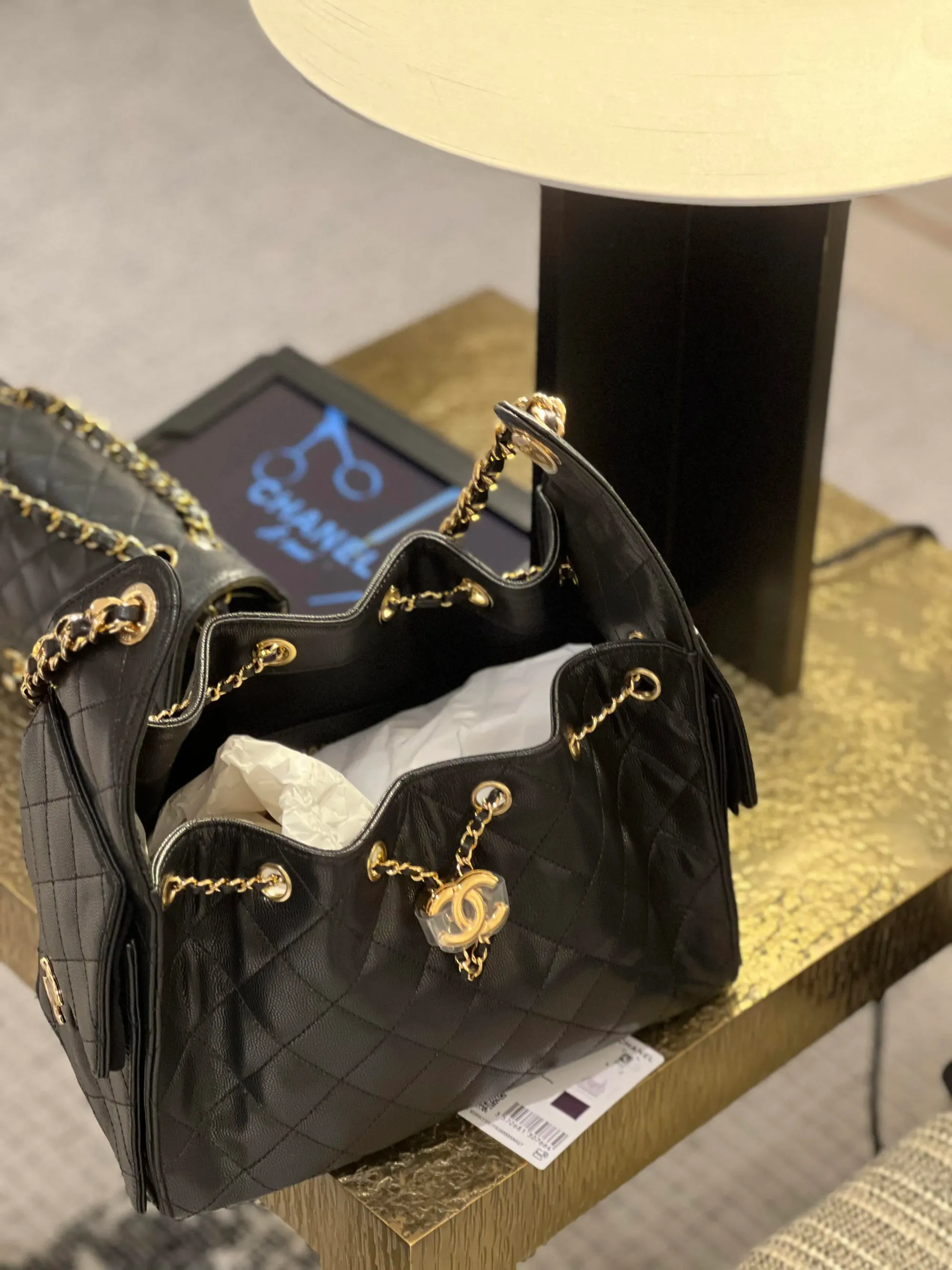 Chanel 25目前較容易被歸類為熱門新款,但Classic地位仍然需要時間驗證。真正值得觀察嘅係,當新一輪潮流出現後,25仲有幾多用家會因為設計及實用性繼續使用。