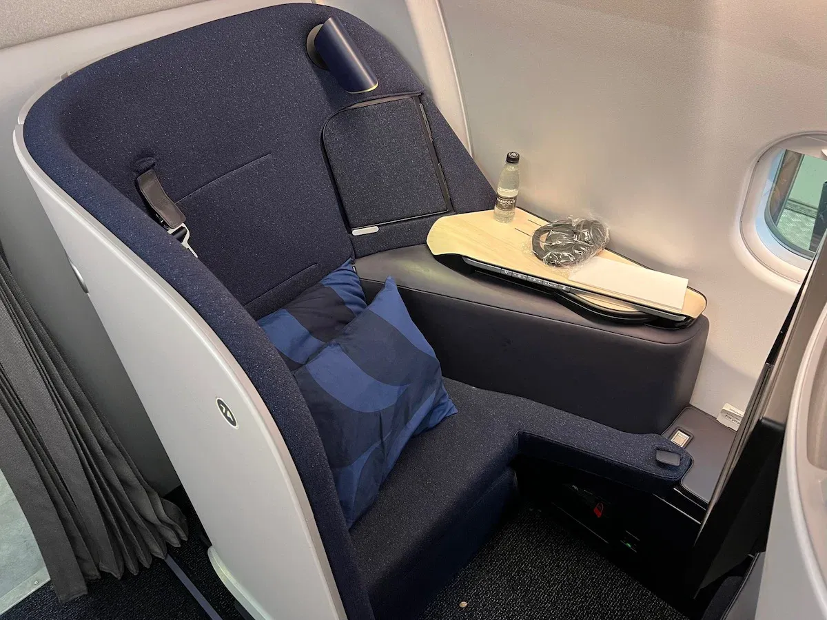 芬蘭航空喺佢哋嘅空中巴士 A350 客機上，引入咗由 Collins Aerospace 製造嘅 AirLounge 座椅。