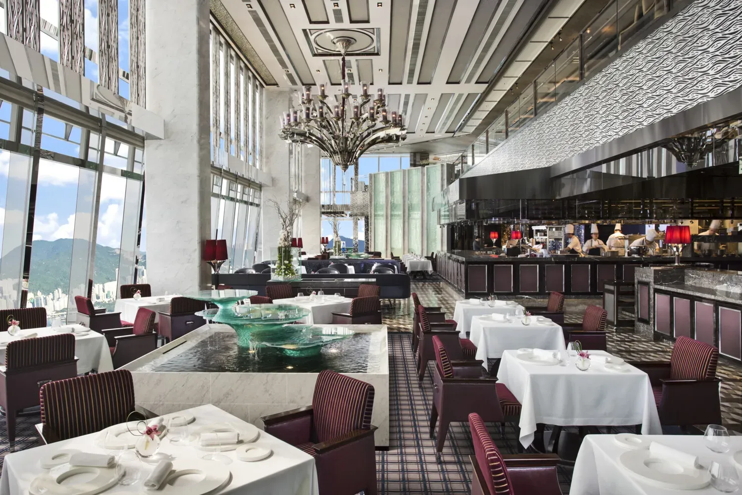 (10月2日)移師至香港麗思卡爾頓酒店(The Ritz-Carlton, Hong Kong)舉行。屆時將會舉辦聚焦卓越時計作品嘅鑑賞大師班,邀請賓客探索高級腕錶嘅收藏領域。
