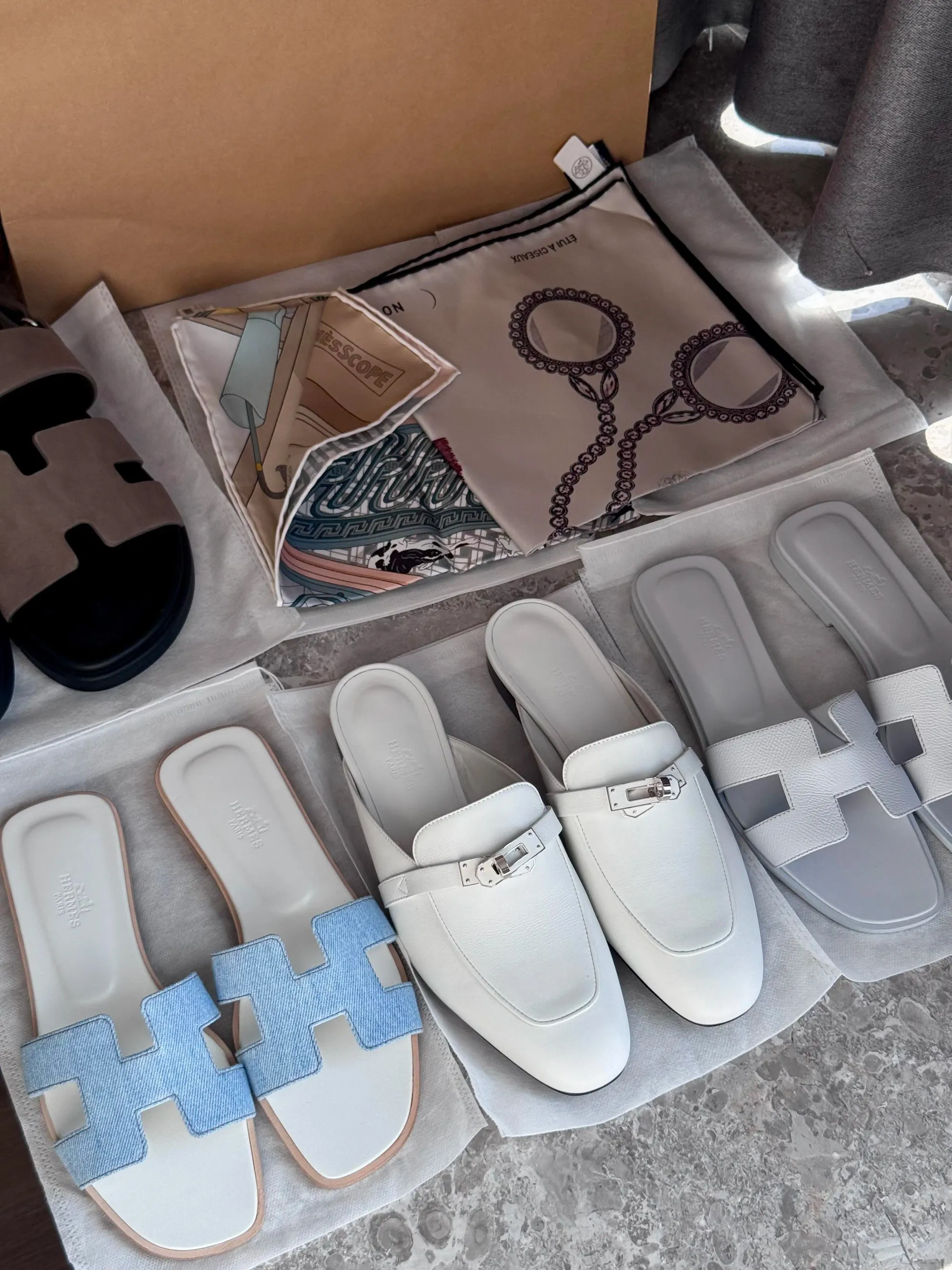 網民分享&nbsp;Hermès&nbsp;廣州&nbsp;Private Sale 2026&nbsp;購物情況，展示今次特賣會部分鞋履及配飾款式。