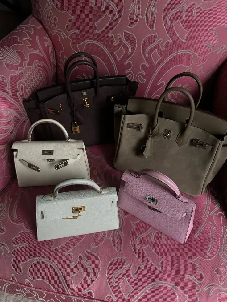 Hermès Birkin 25 同 Mini Kelly 20 II 都係近年二手市場高度關注嘅細尺寸款式。尺寸、稀有程度同市場需求,均會影響手袋喺收藏市場上嘅價值。